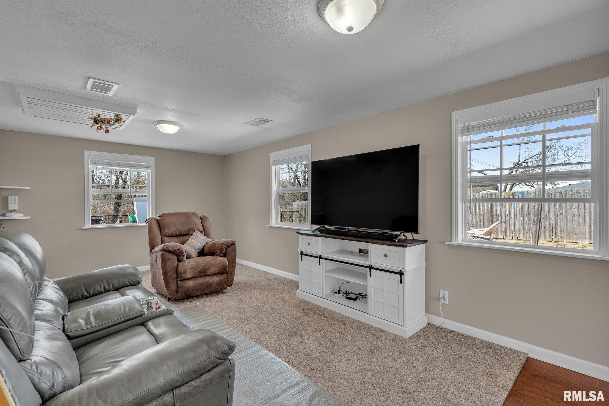 2404 8th Street, Silvis, Illinois image 11