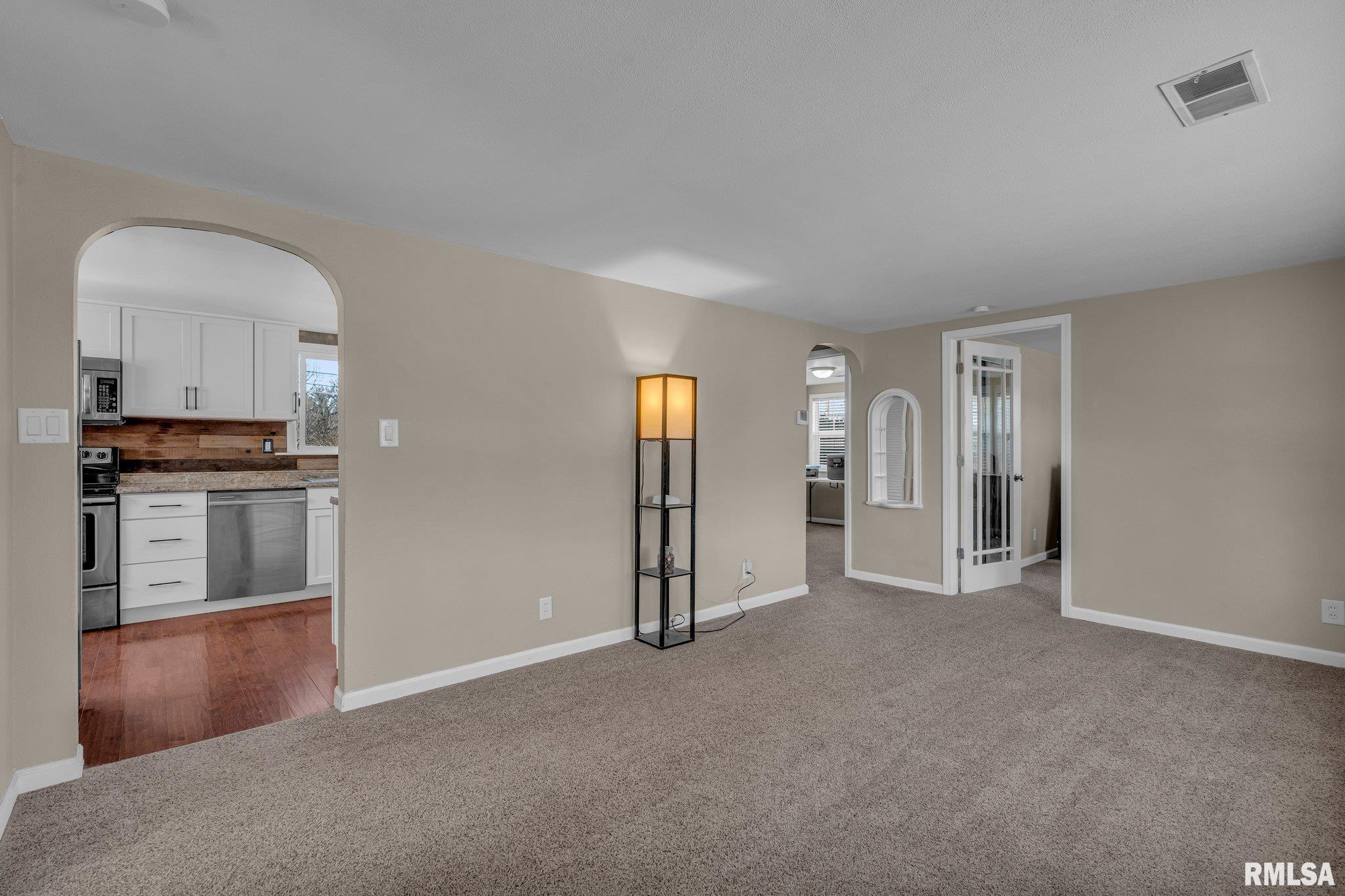 2404 8th Street, Silvis, Illinois image 3