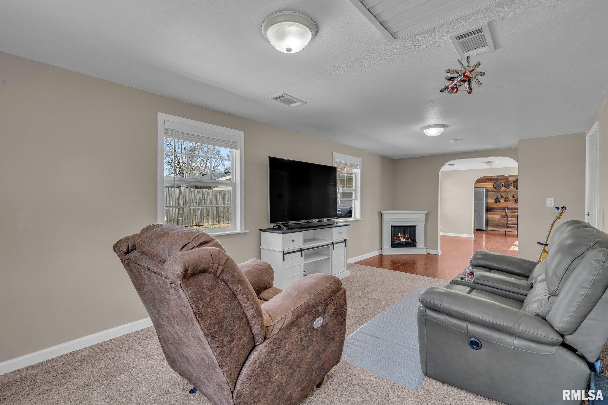 2404 8th Street, Silvis, Illinois image 12
