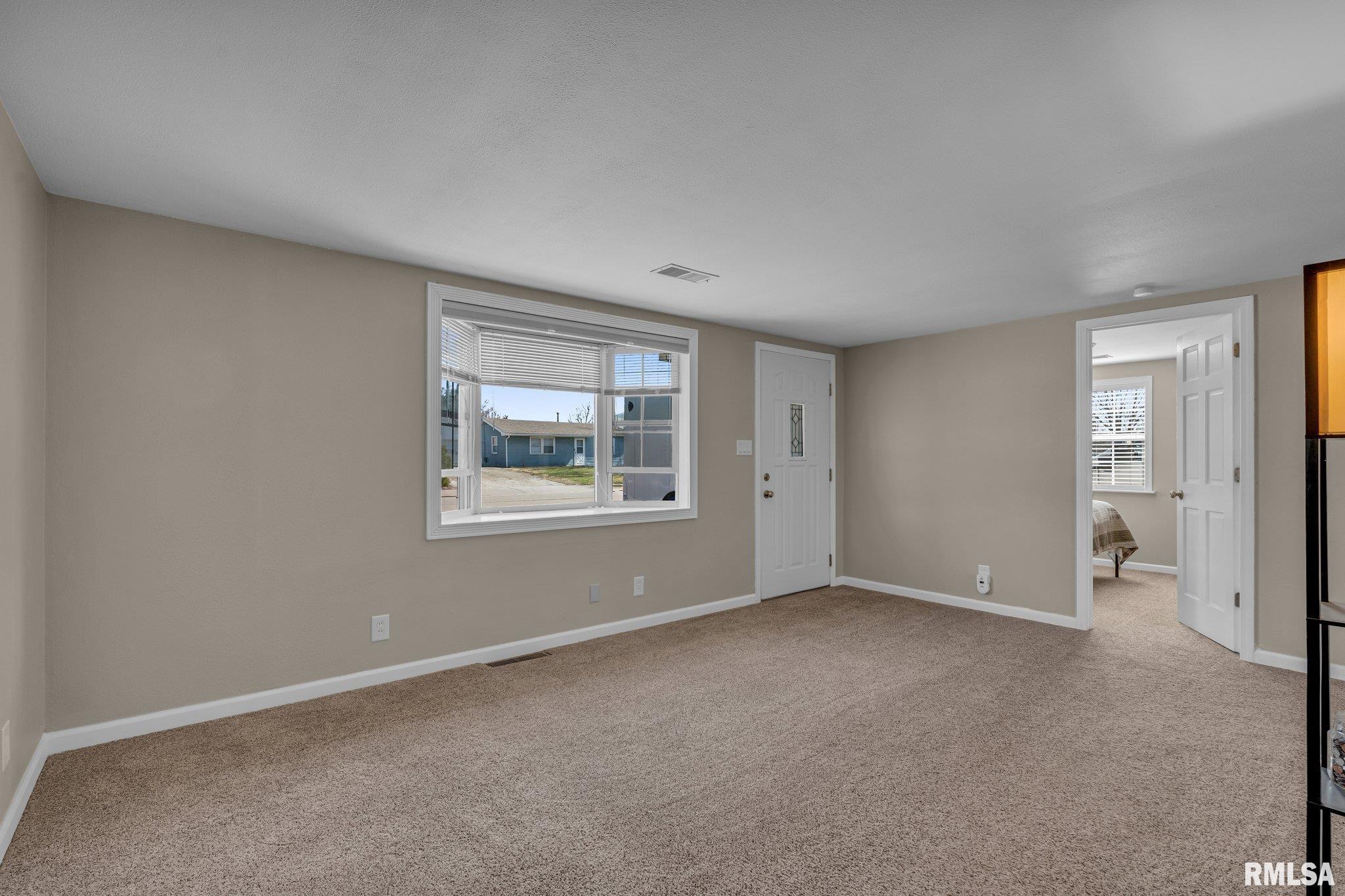 2404 8th Street, Silvis, Illinois image 4