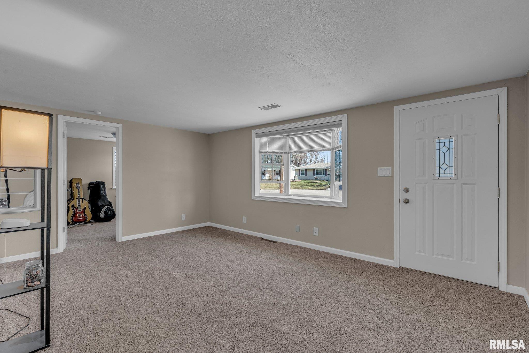 2404 8th Street, Silvis, Illinois image 2