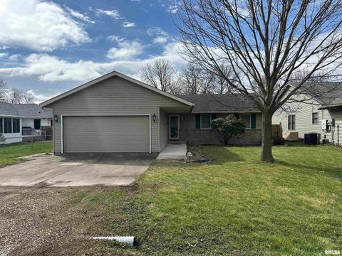 Homes For Sale - 707 Senseney Avenue<br/> Sangamon County, Auburn, IL 62615