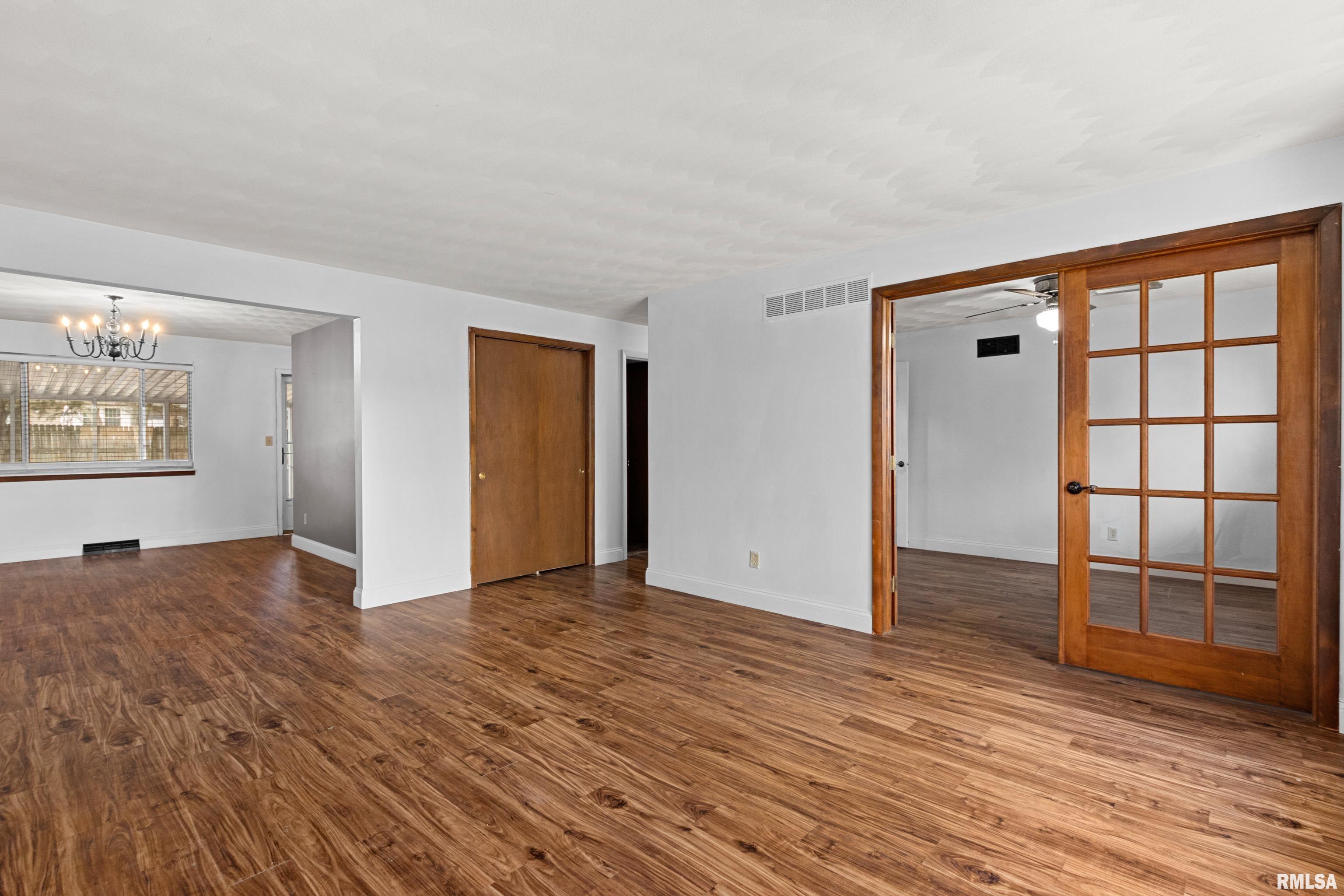 1811 W Latham Lane, Peoria, Illinois image 7
