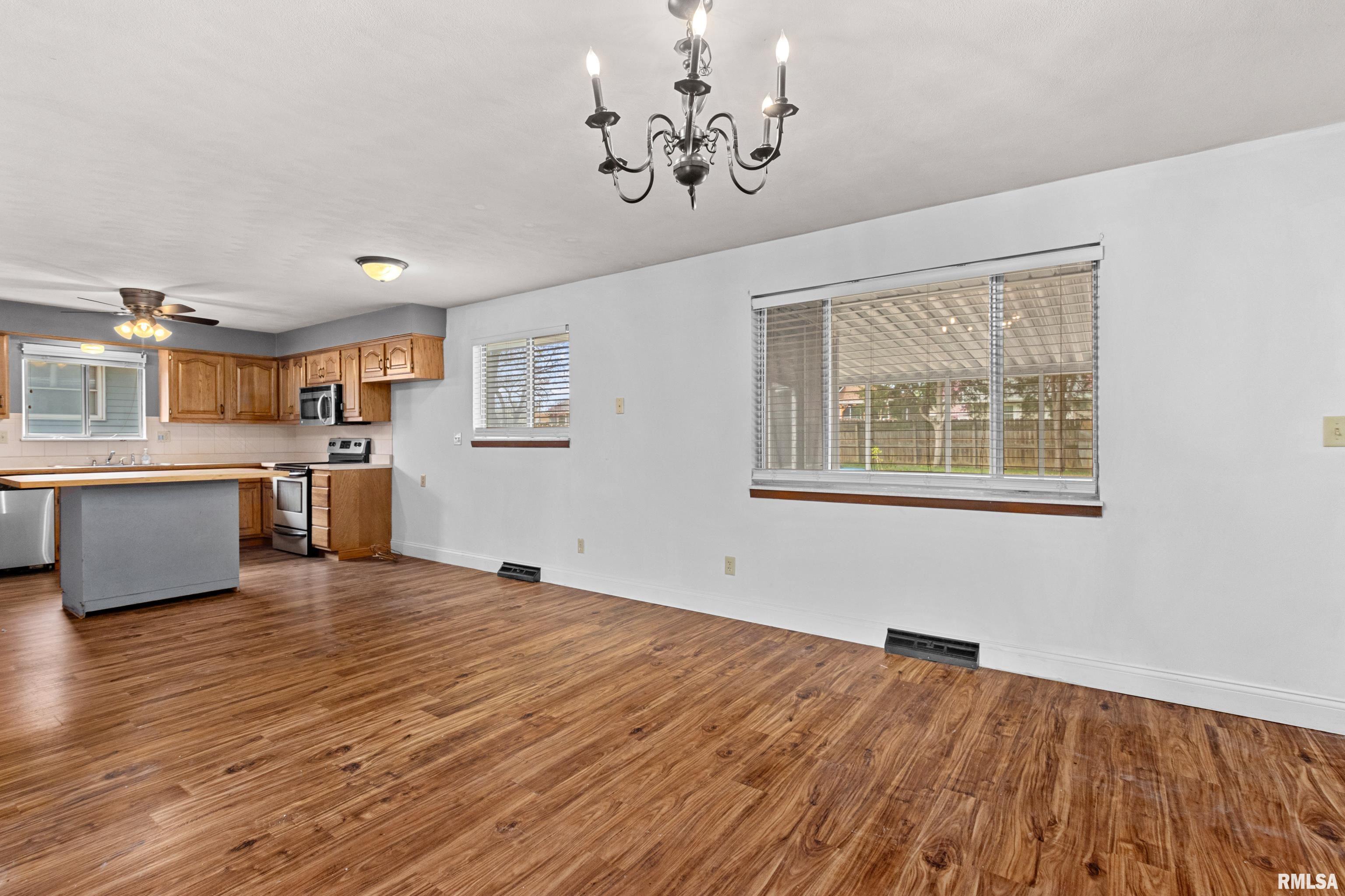 1811 W Latham Lane, Peoria, Illinois image 9