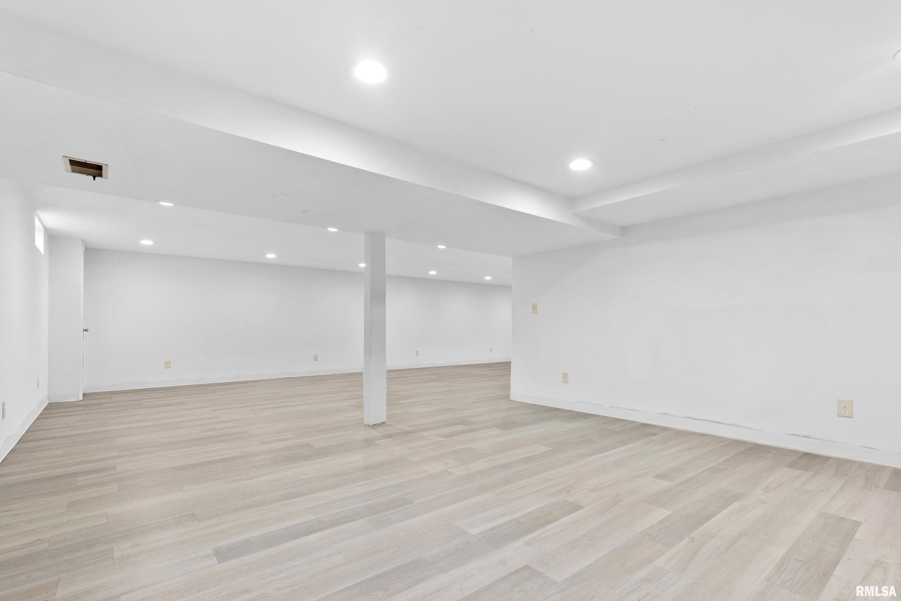 1811 W Latham Lane, Peoria, Illinois image 36