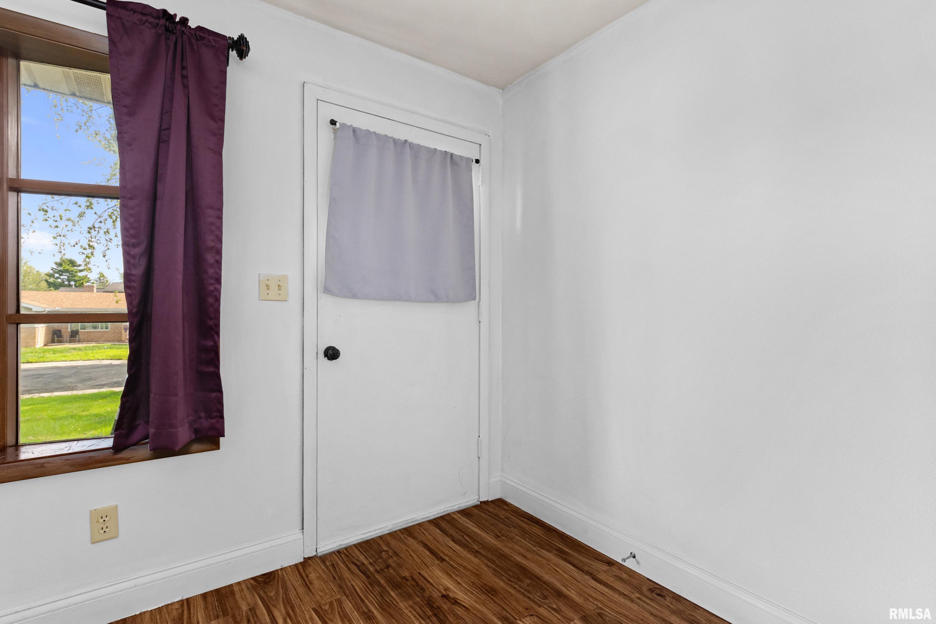 1811 W Latham Lane, Peoria, Illinois image 4