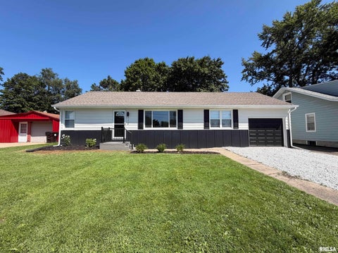 Homes For Sale - 112 E Douglas Street<br/> Peoria County, Princeville, IL 61559