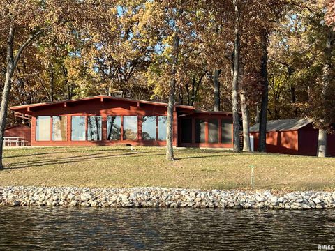 Homes For Sale - 30287 Cedar Lane<br/> Macoupin County, Girard, IL 62640