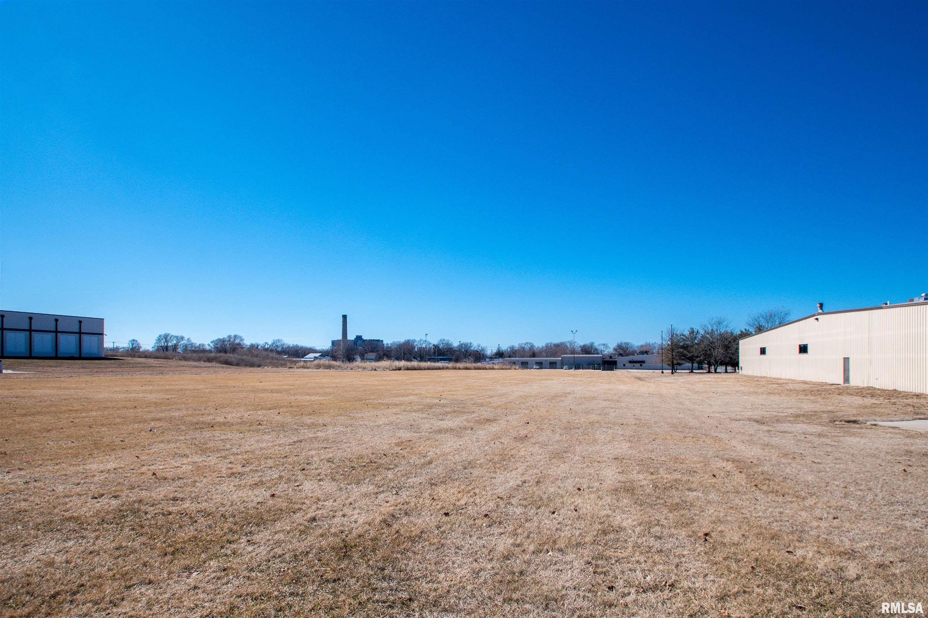 1815 Riverway Drive, Pekin, Illinois image 3