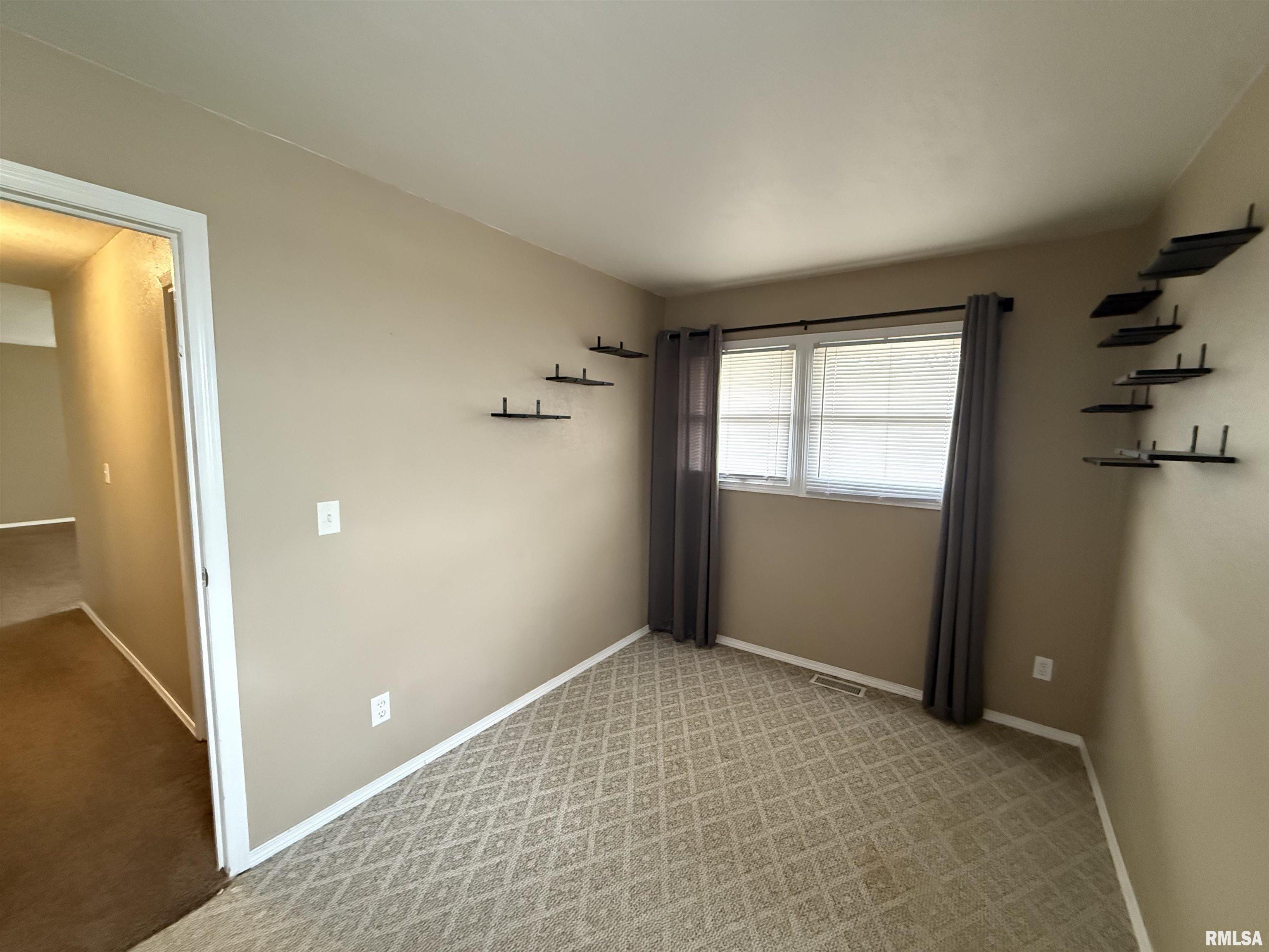 420 Sherwood Drive, Pekin, Illinois image 17