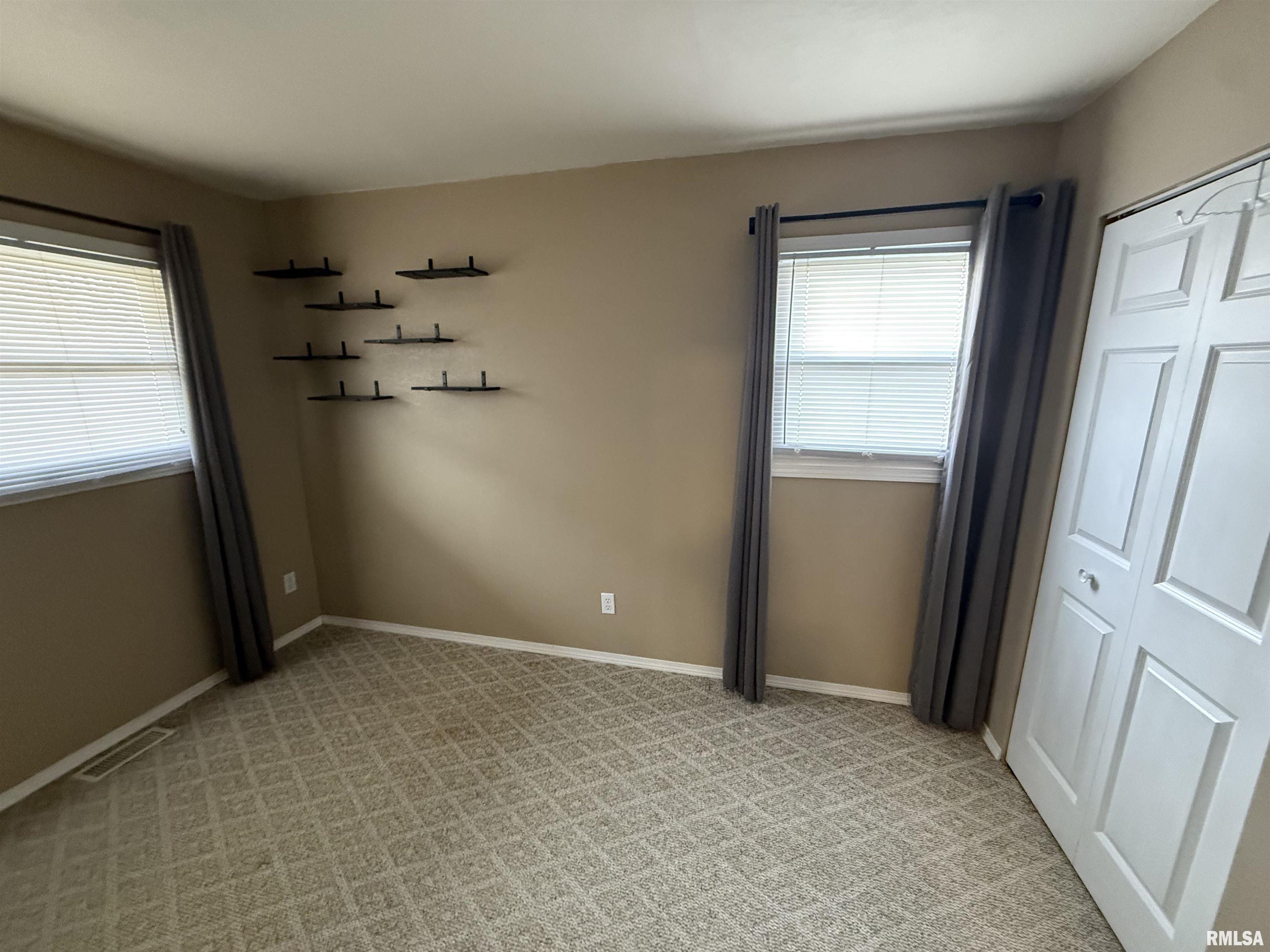 420 Sherwood Drive, Pekin, Illinois image 19