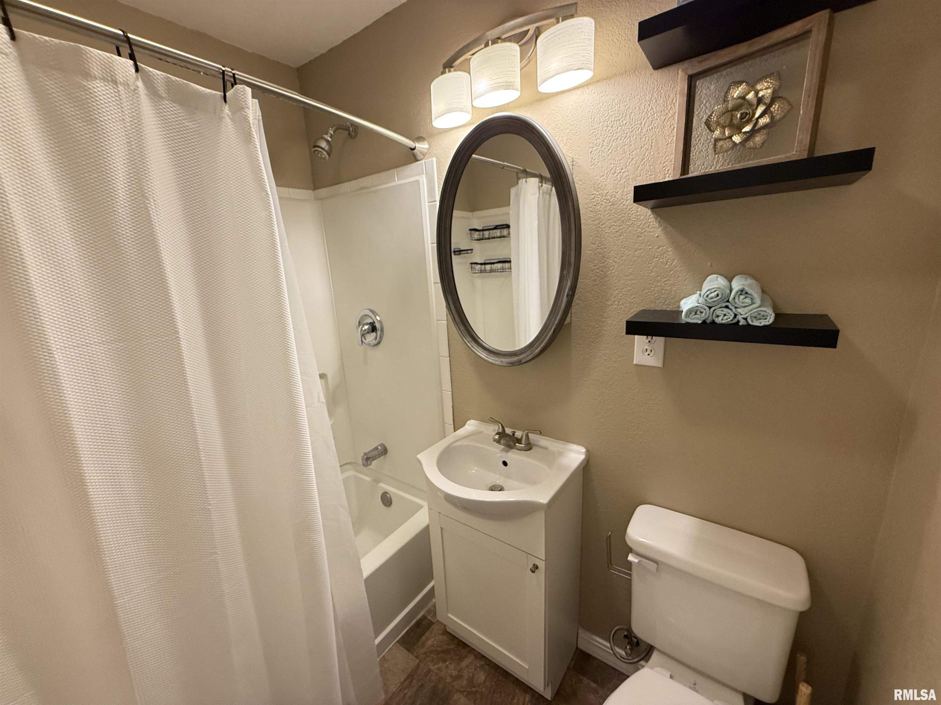 420 Sherwood Drive, Pekin, Illinois image 15