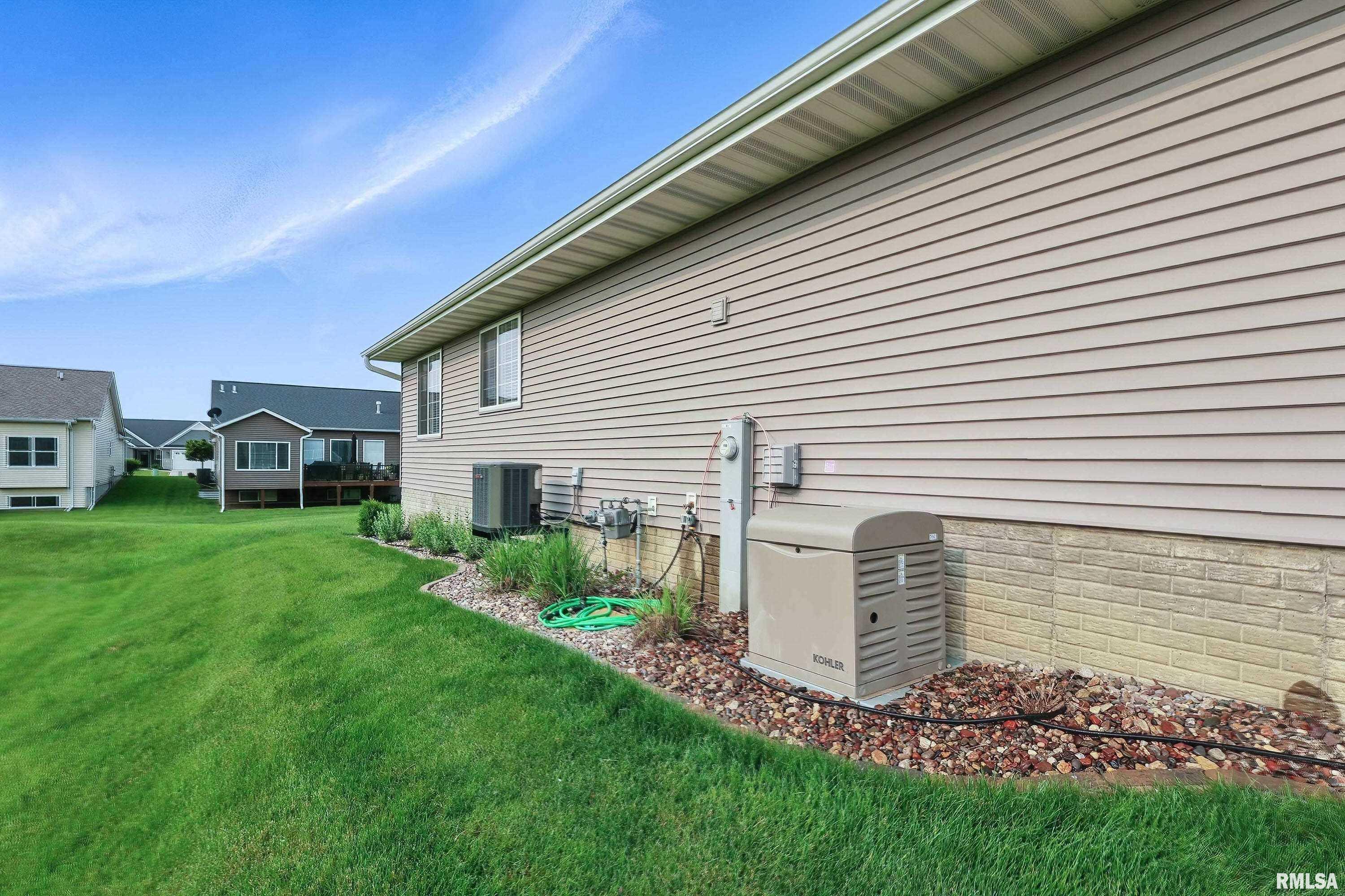 115 W Pinehurst Drive, Eldridge, Iowa image 35