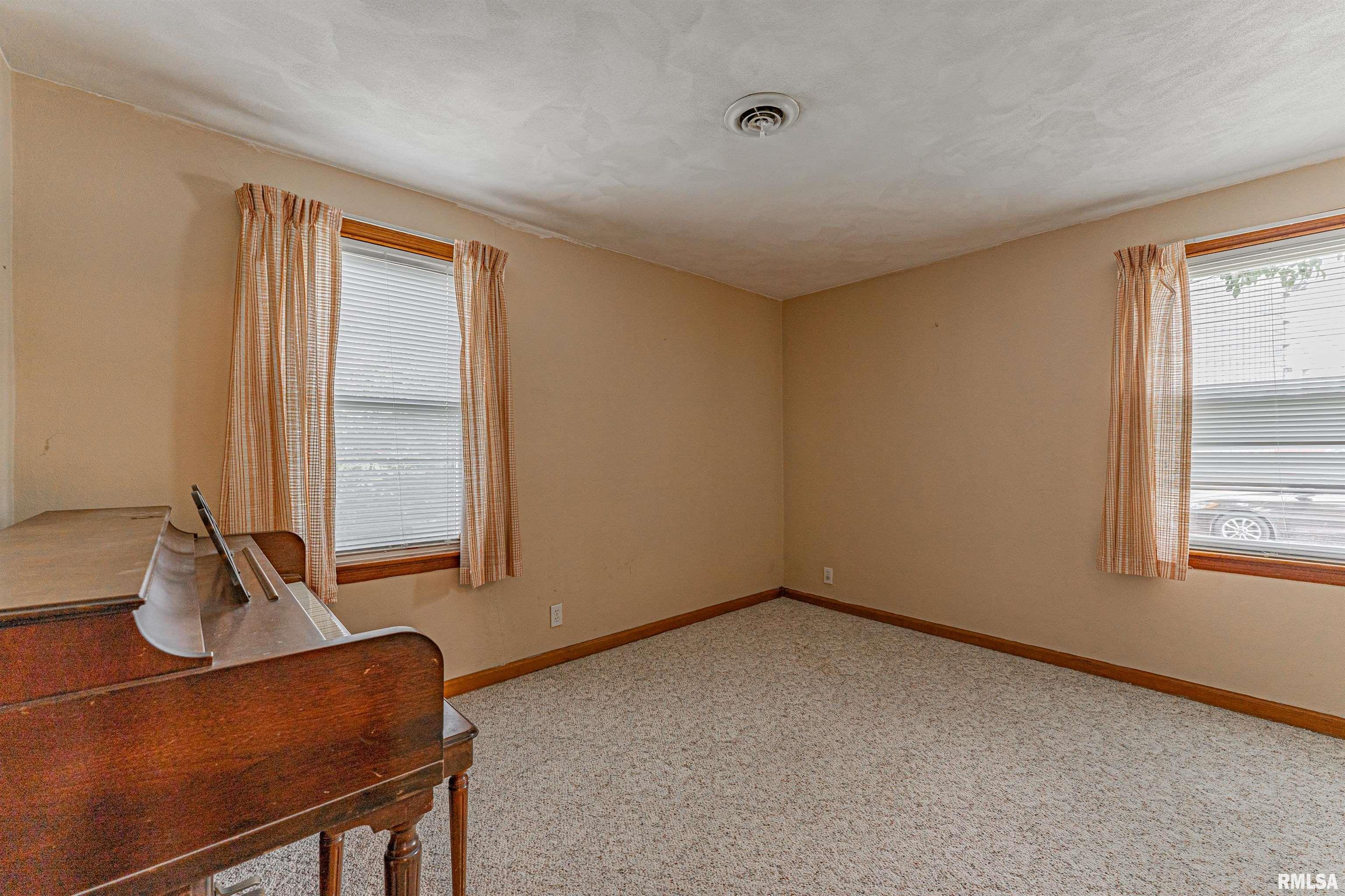 209 Cleveland Avenue, Emden, Illinois image 16