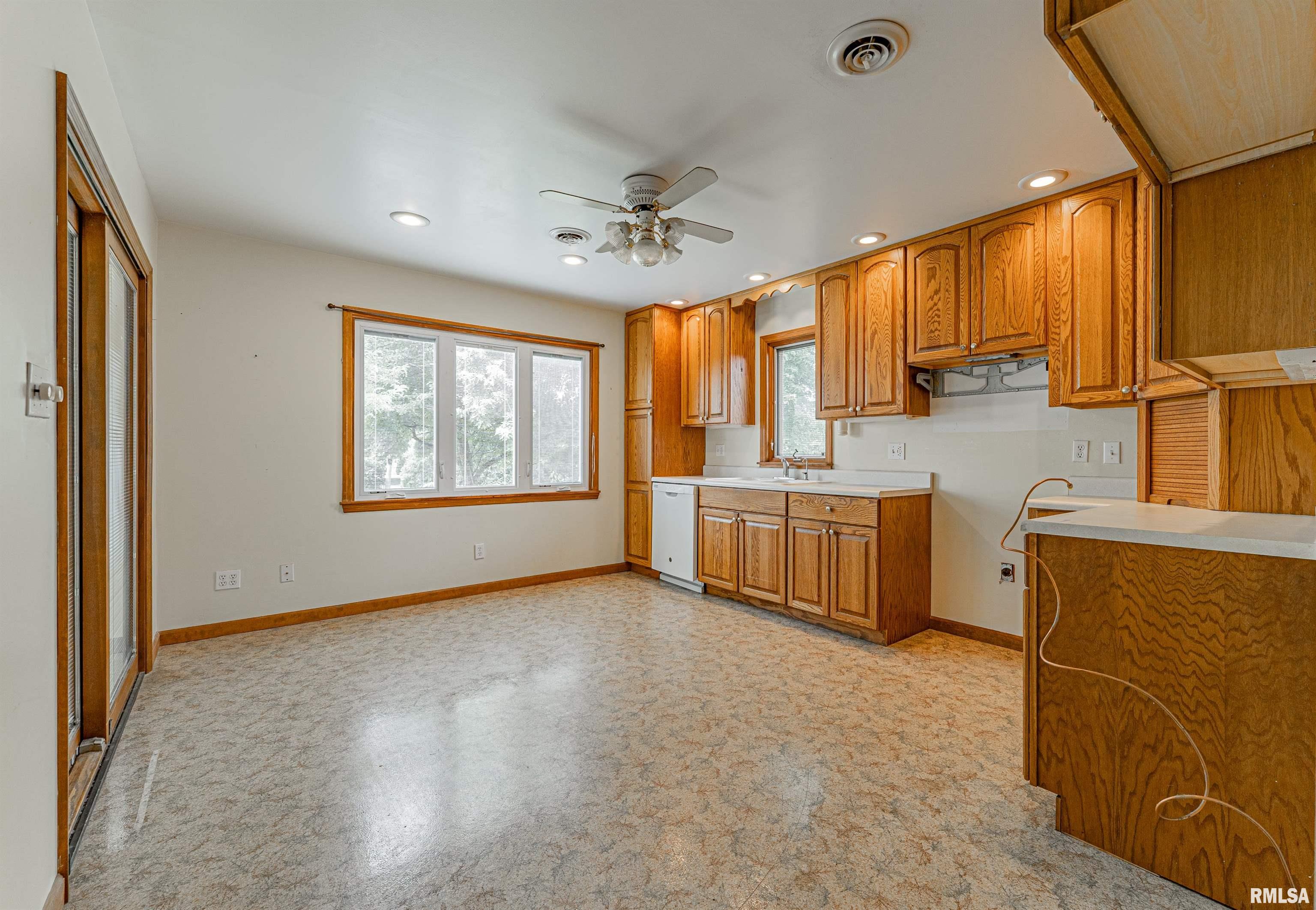209 Cleveland Avenue, Emden, Illinois image 9