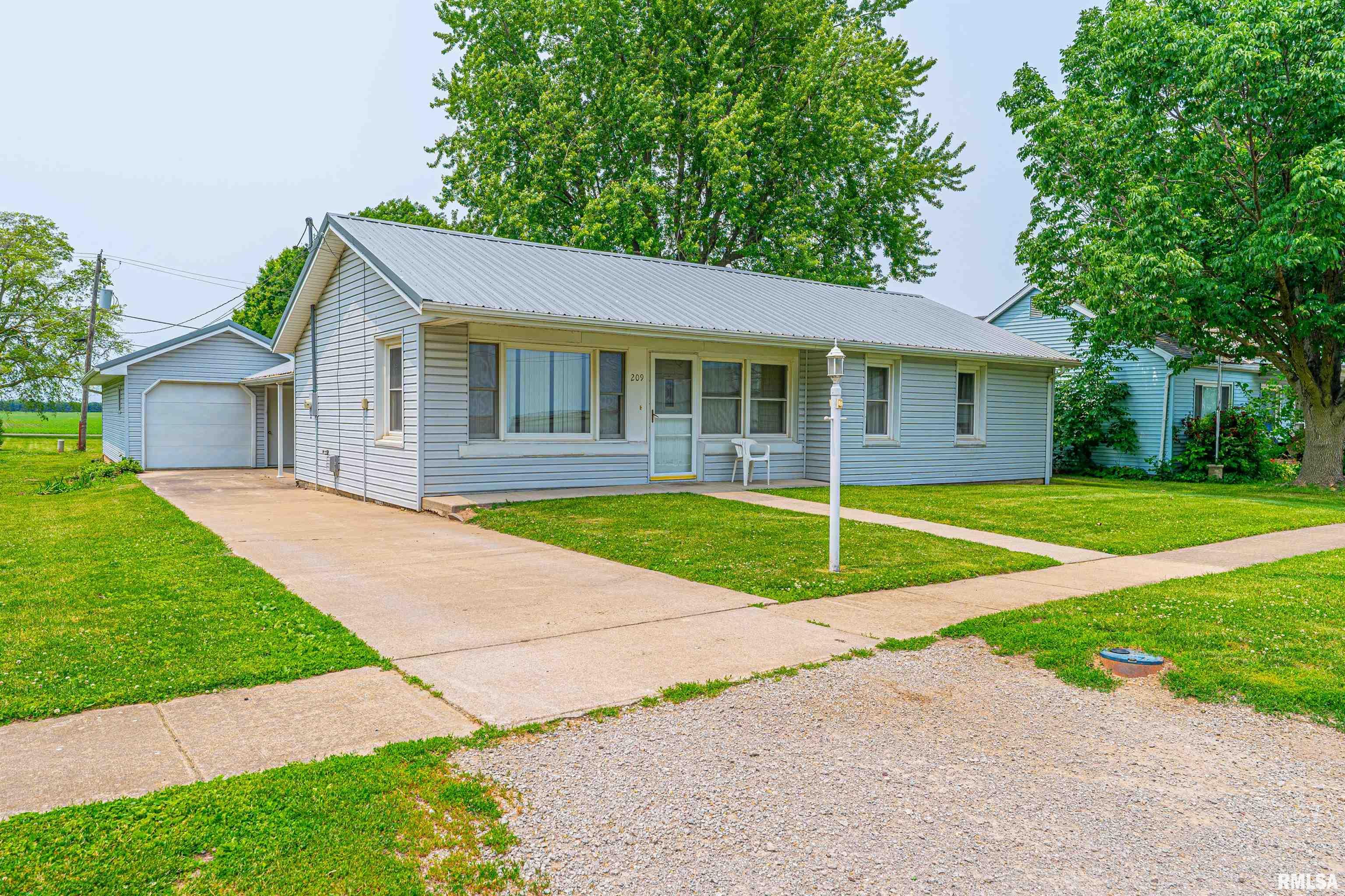 209 Cleveland Avenue, Emden, Illinois image 1