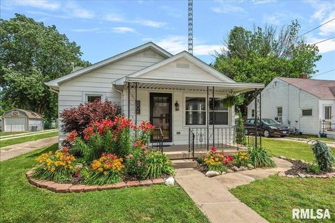 Homes For Sale - 806 9th Street<br/> Pawnee, IL 62558
