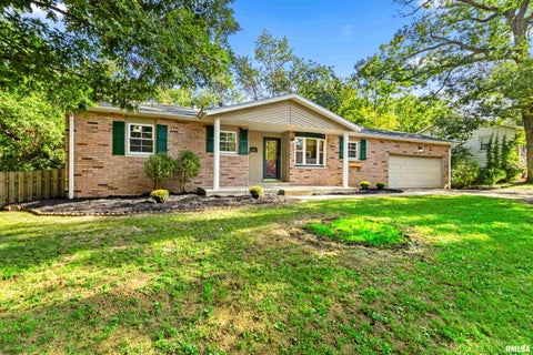 Homes For Sale - 1927 Saint Clair Drive<br/> Pekin, IL 61554