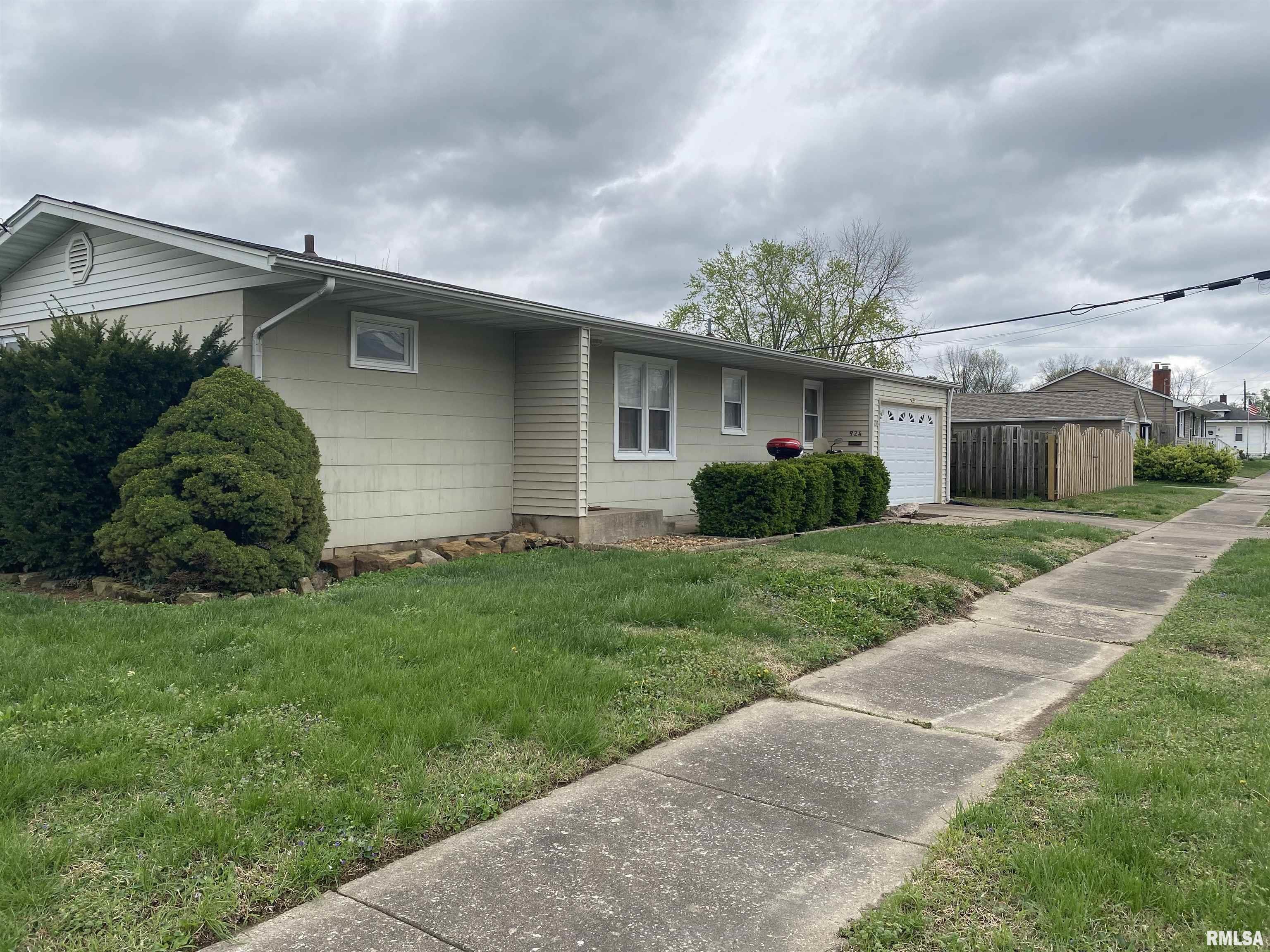 924 N 20th Street, Murphysboro, Illinois image 2