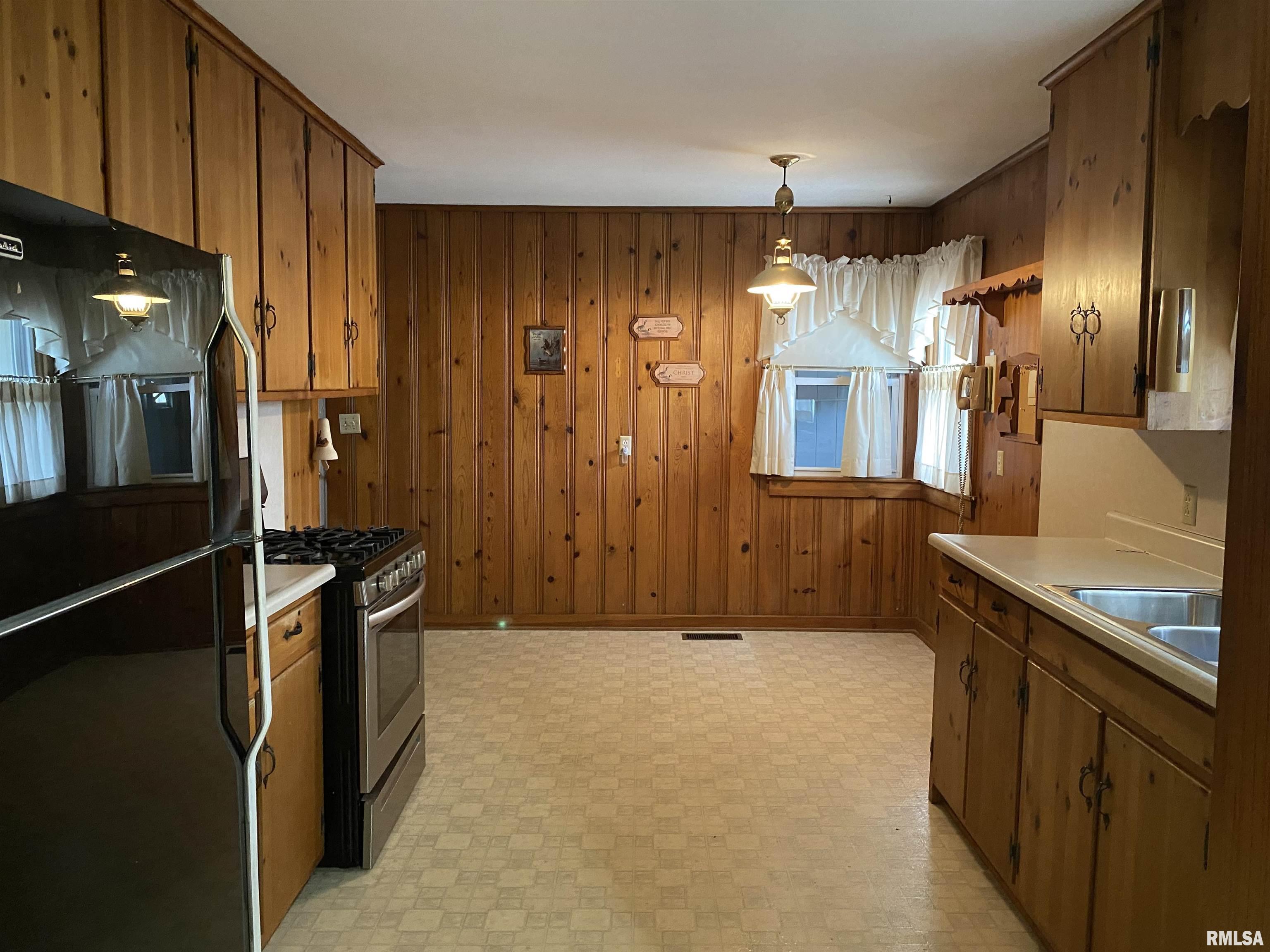 924 N 20th Street, Murphysboro, Illinois image 5