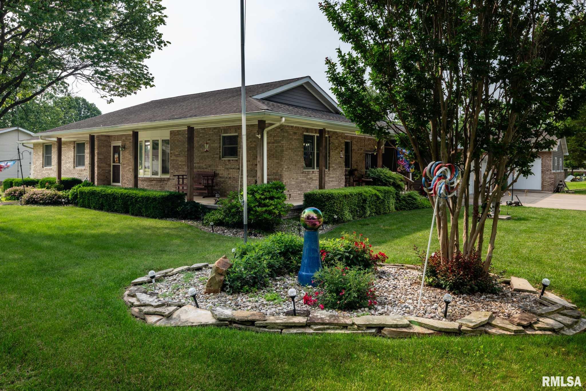 408 W Flora Street, Valier, Illinois image 30