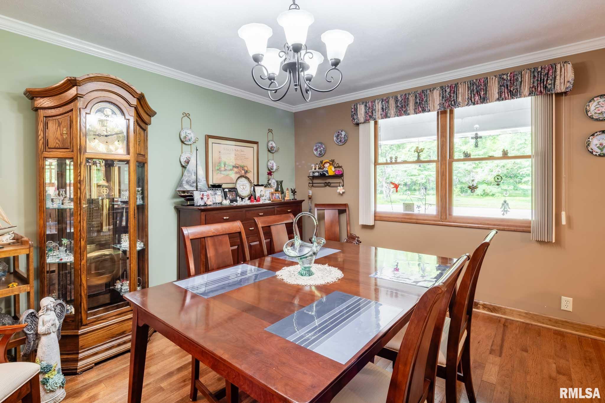 408 W Flora Street, Valier, Illinois image 10