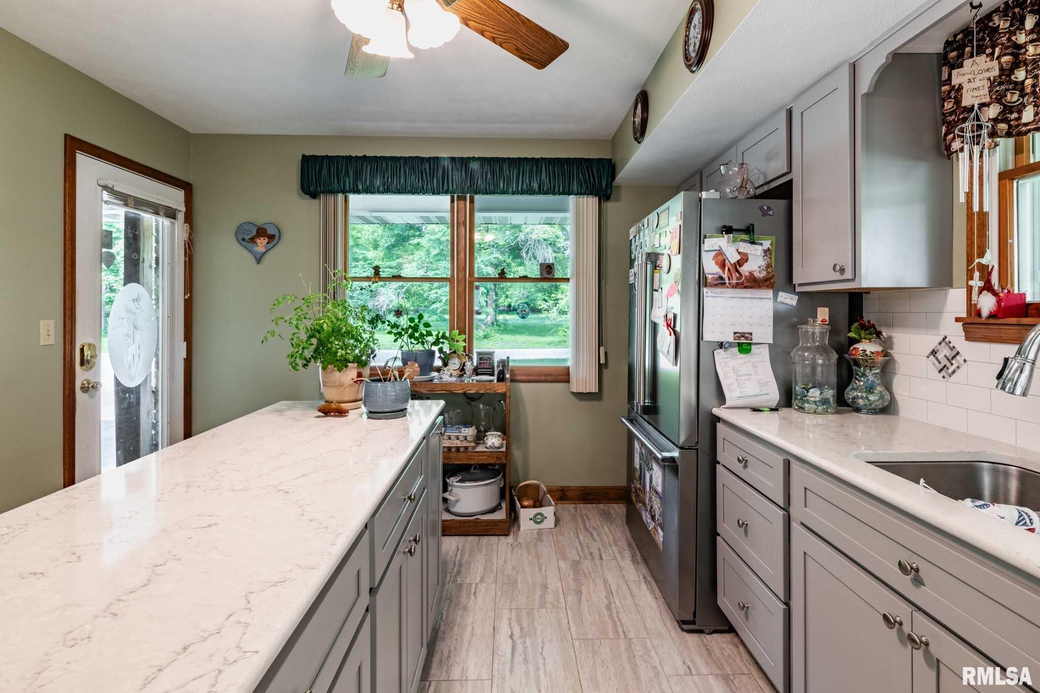 408 W Flora Street, Valier, Illinois image 13