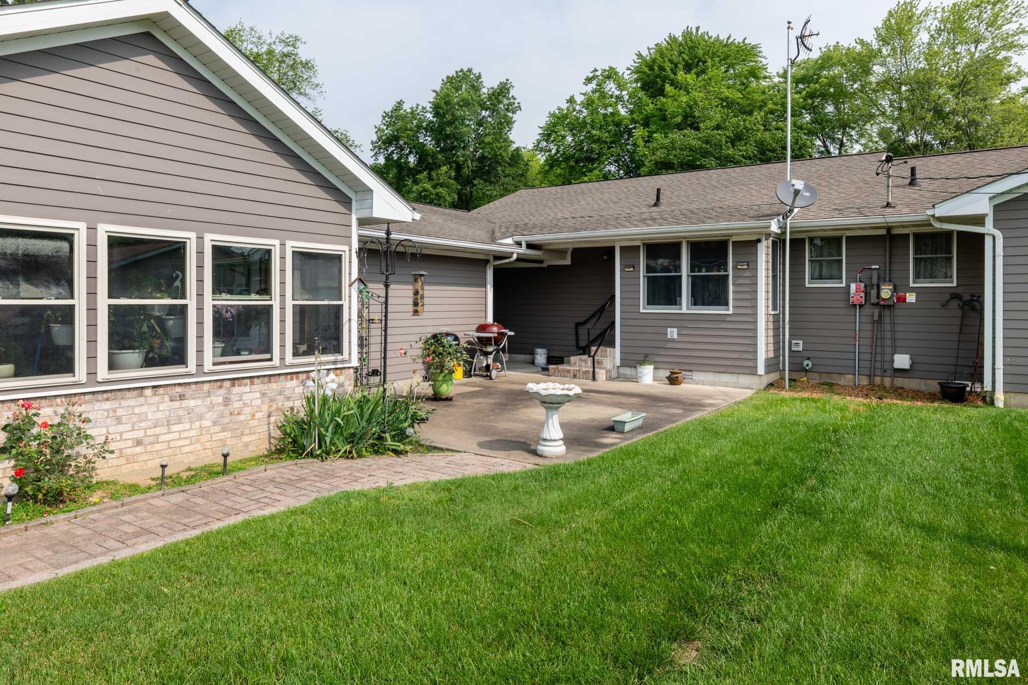 408 W Flora Street, Valier, Illinois image 27