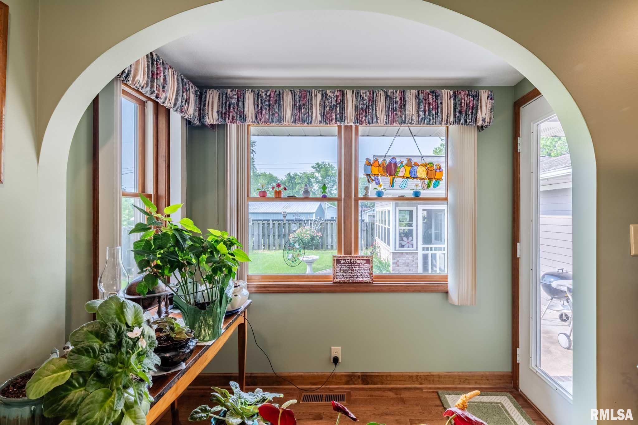 408 W Flora Street, Valier, Illinois image 8