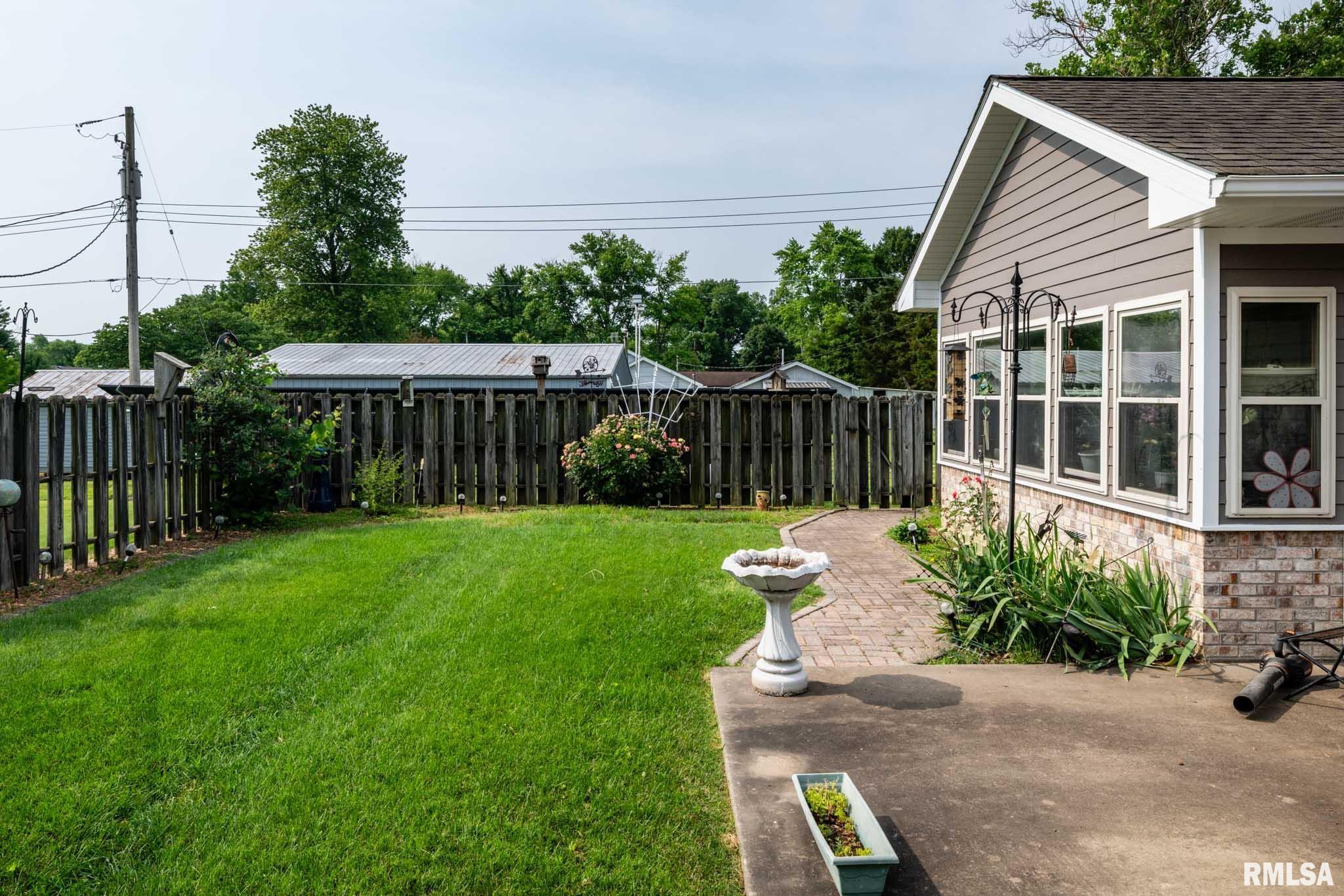 408 W Flora Street, Valier, Illinois image 26