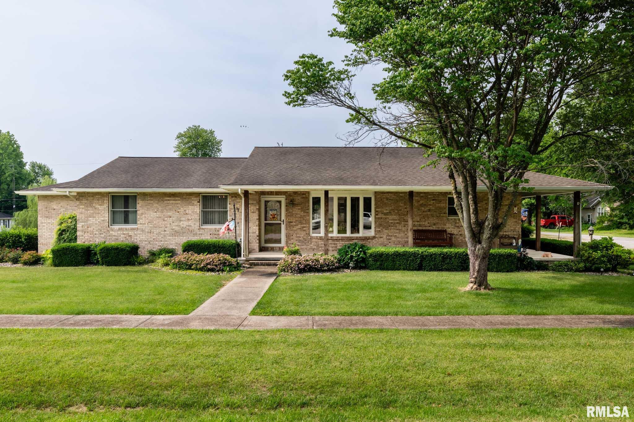408 W Flora Street, Valier, Illinois image 1