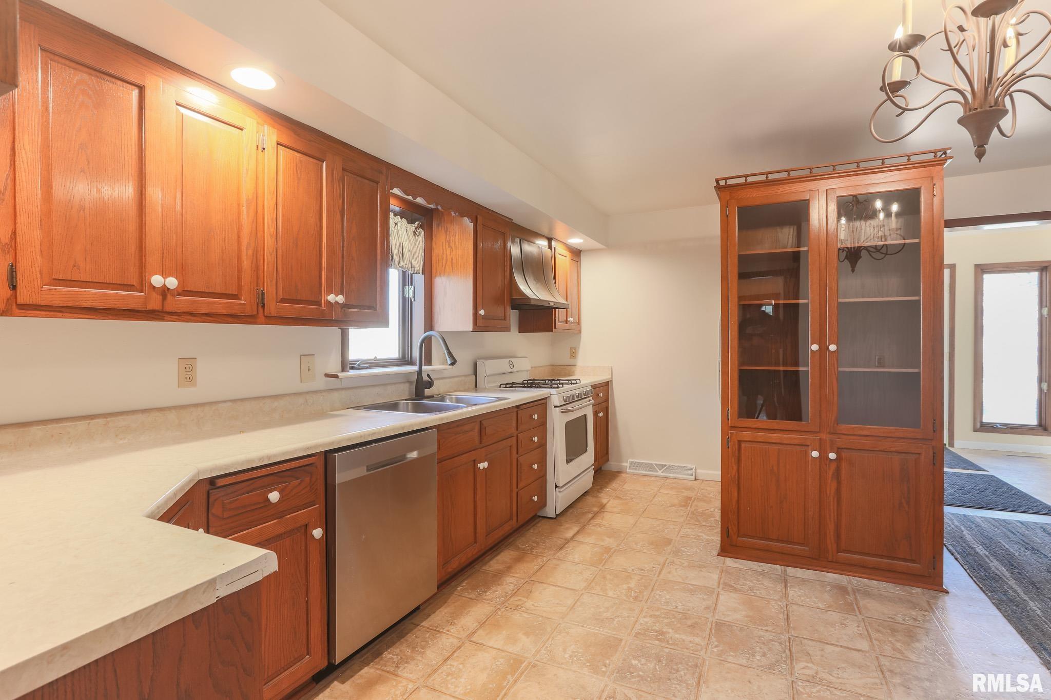 1013 Broadway Street, Pekin, Illinois image 18