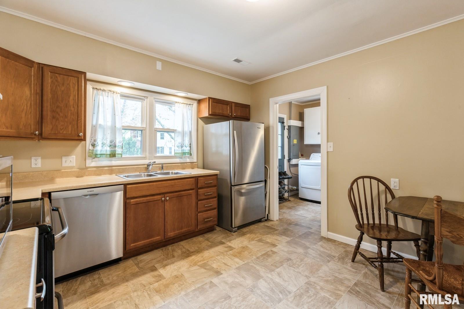 1134 Keith Court, Clinton, Iowa image 10