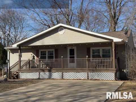 Homes For Sale - 950 N 6th Avenue<br/> Fulton County, Canton, IL 61520