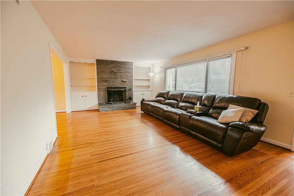 Photo of 103 Washington Road, Pittsford, NY 14534 (MLS # R1665890)