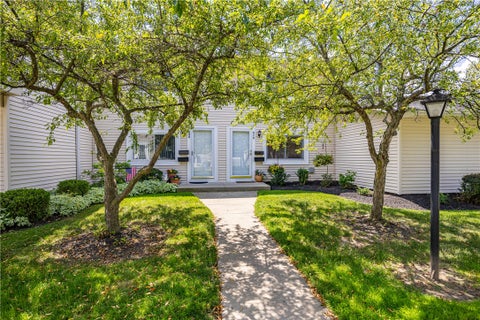 Townhouse For Rent - 678 Eastbrooke Lane<br/> Monroe County, Brighton, NY 14618