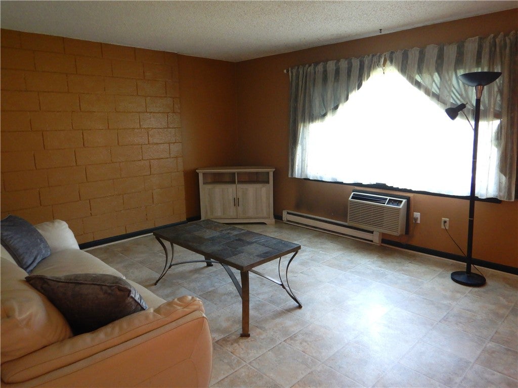 2 Woodlands Way