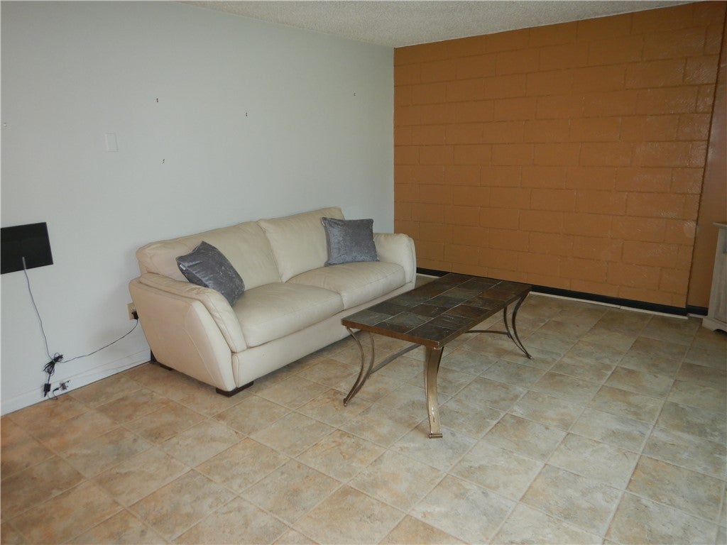 2 Woodlands Way