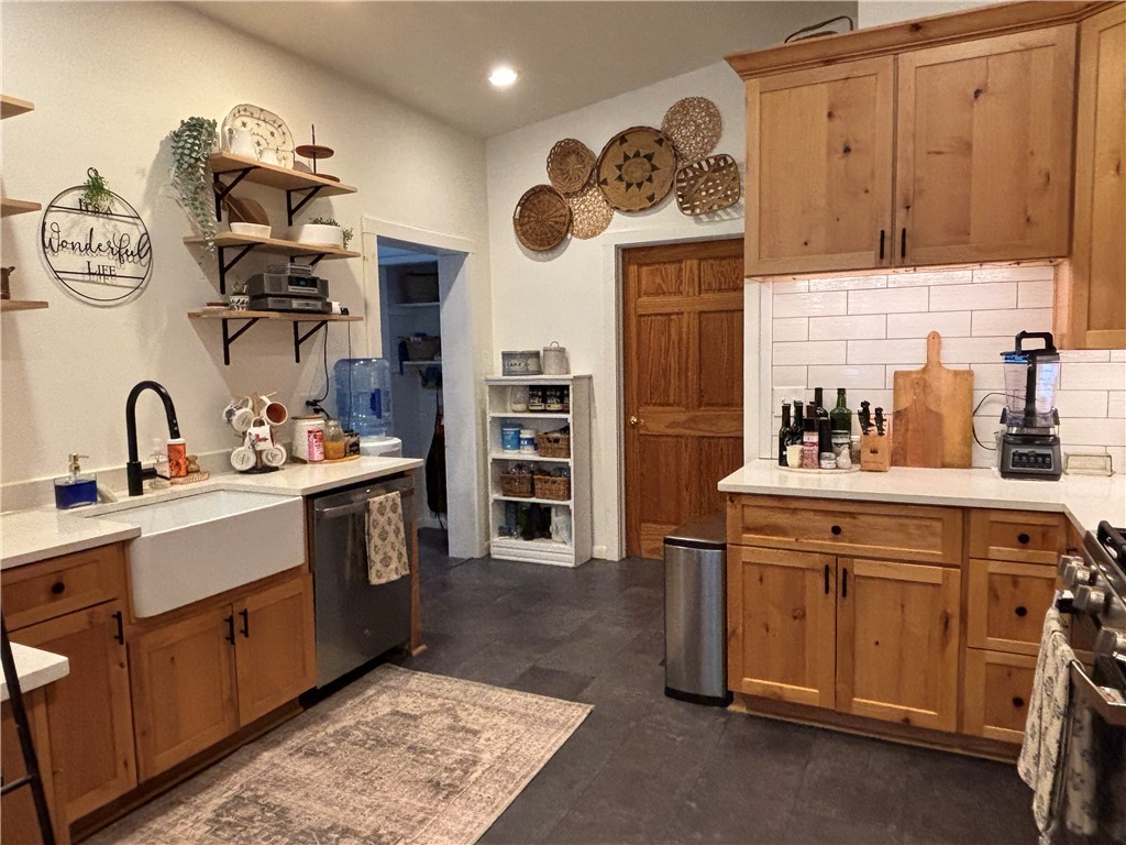 332 upper dutch hill road