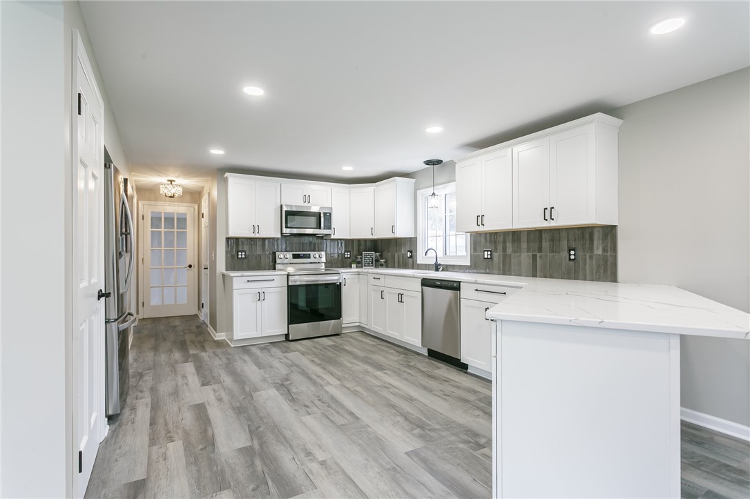81 Parkway View Vw, Greece, New York image 9