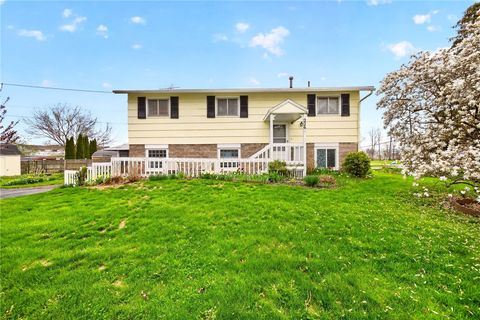 Photo of 226 Lowden Point Road, Greece, NY 14612 (MLS # R1681784)