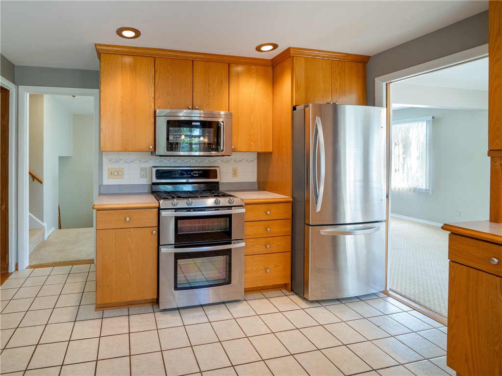 28 Kernwood Drive, Gates, New York image 5