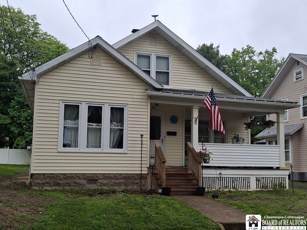 38 Douglas Place, Jamestown, New York image 1