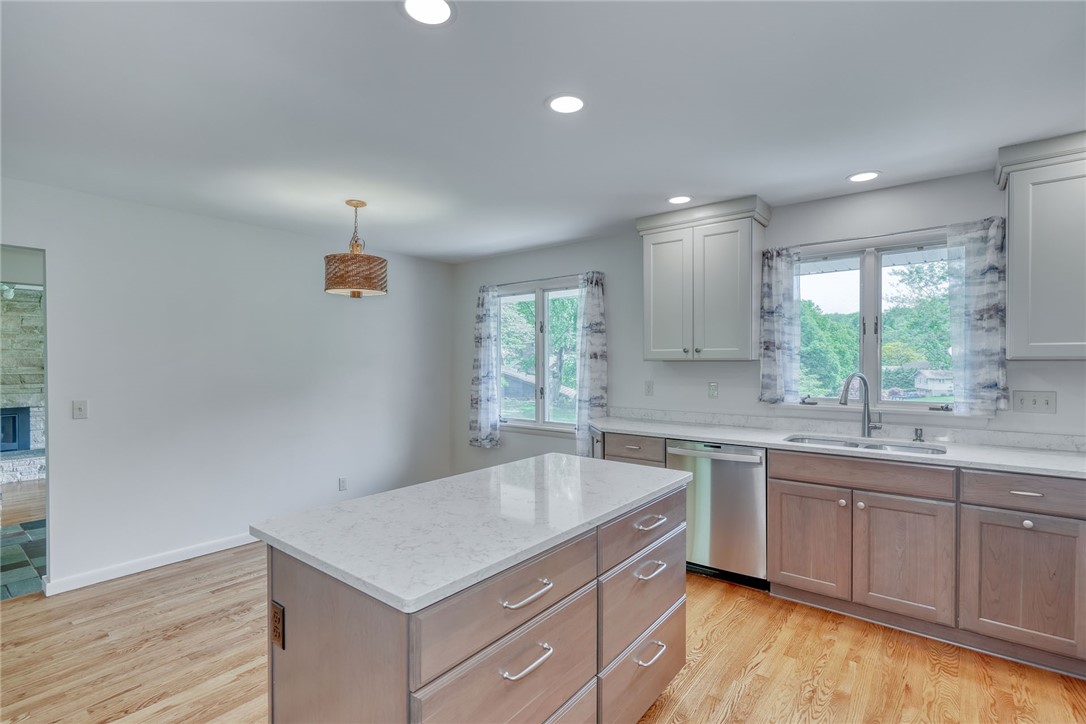 770 Van Voorhis Avenue, Irondequoit, New York image 8