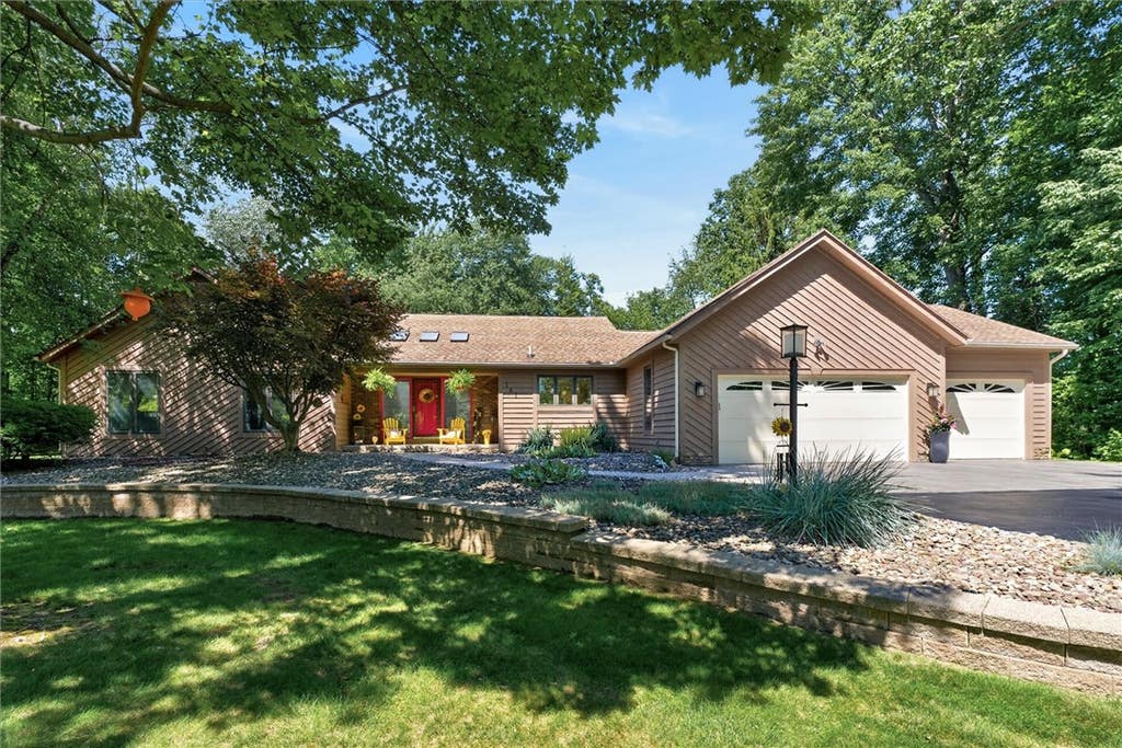 Photo of 141 Dean Road, Parma, NY 14559 (MLS # R1704668)