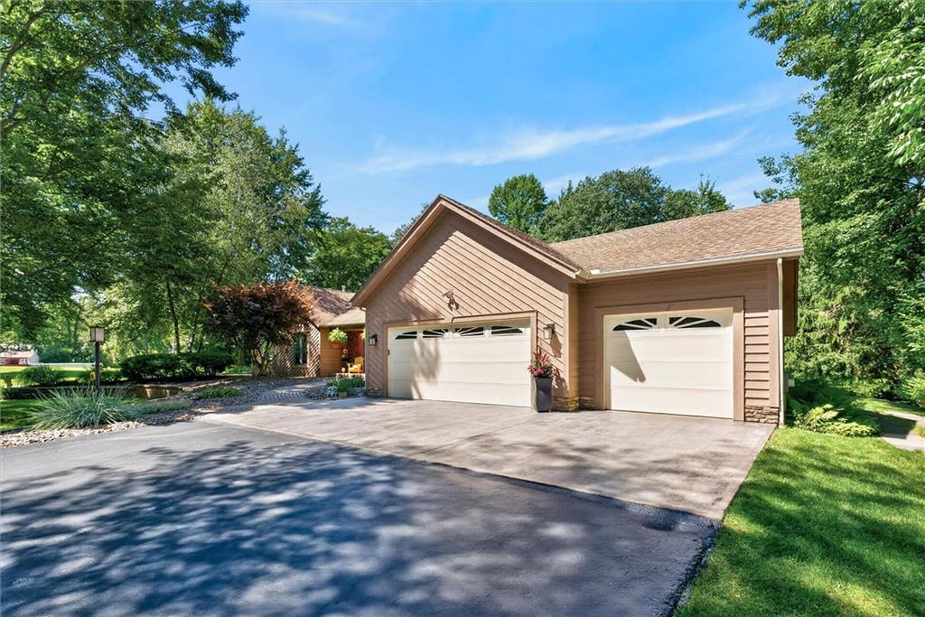 Photo of 141 Dean Road, Parma, NY 14559 (MLS # R1704668)