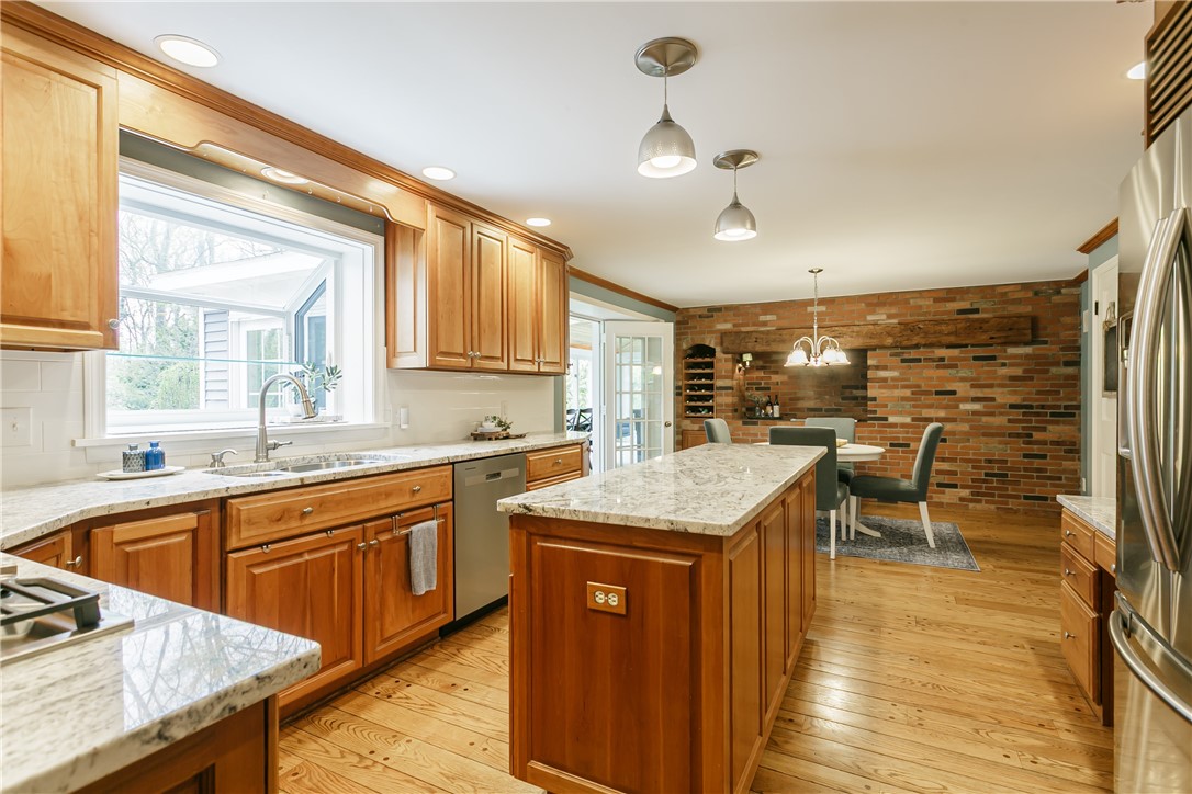 582 Pineglen Drive, Webster, New York image 11