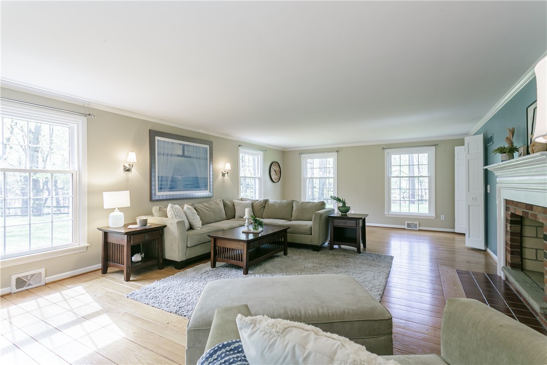 582 Pineglen Drive, Webster, New York image 9