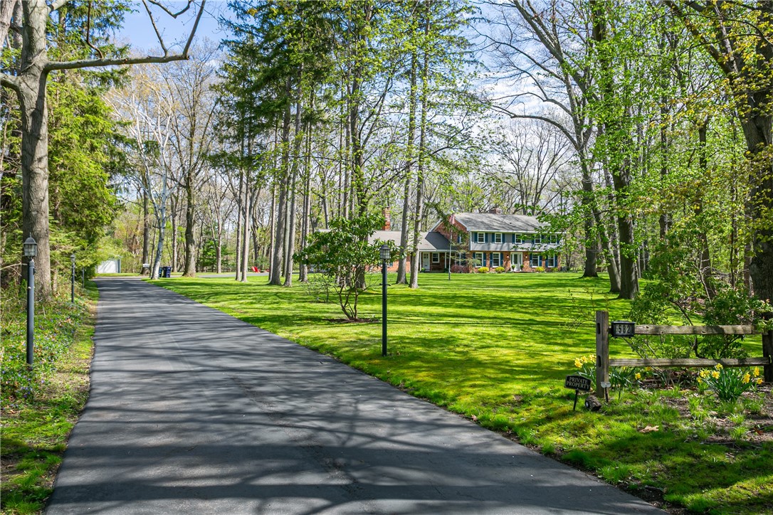 582 Pineglen Drive, Webster, New York image 1