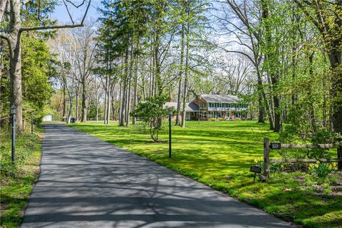 582 pineglen drive webster ny 14580